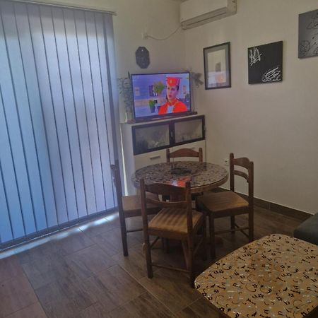 Vera Apartment Kampor Luaran gambar