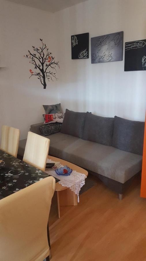 Vera Apartment Kampor Luaran gambar