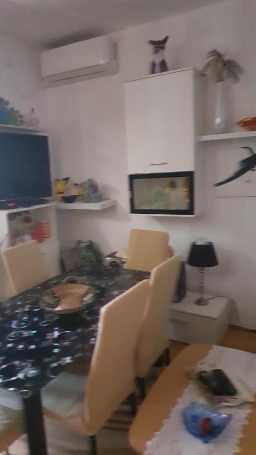 Vera Apartment Kampor Luaran gambar