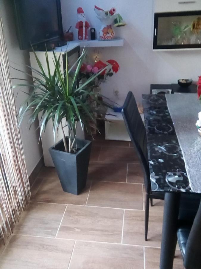 Vera Apartment Kampor Luaran gambar
