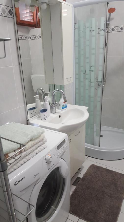 Vera Apartment Kampor Luaran gambar