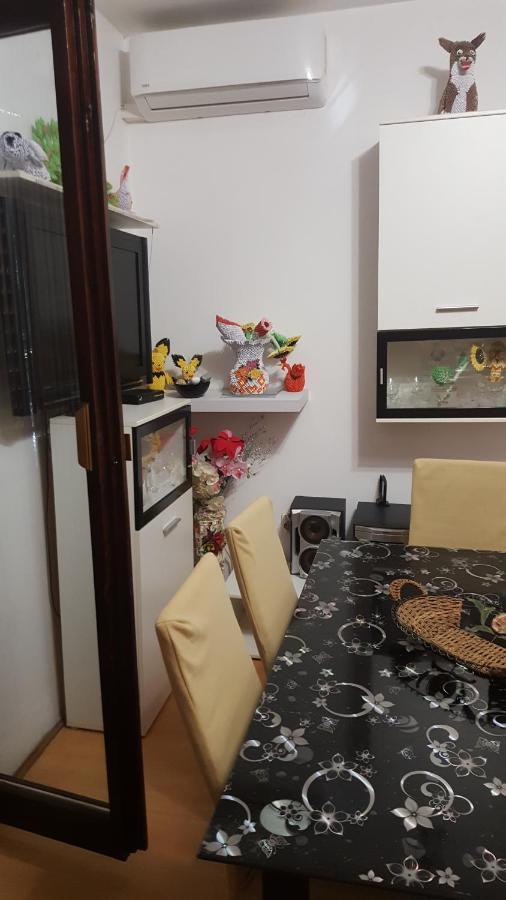 Vera Apartment Kampor Luaran gambar