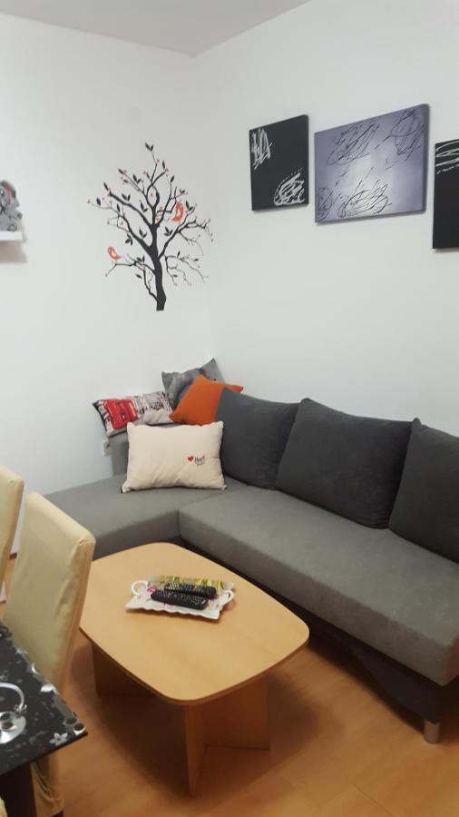Vera Apartment Kampor Luaran gambar