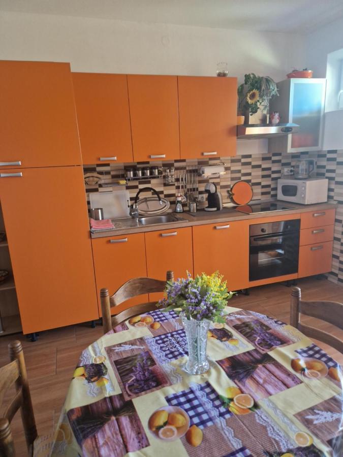 Vera Apartment Kampor Luaran gambar