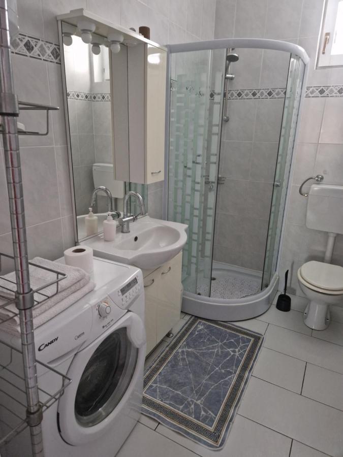 Vera Apartment Kampor Luaran gambar