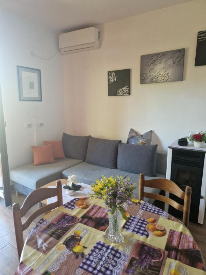 Vera Apartment Kampor Luaran gambar