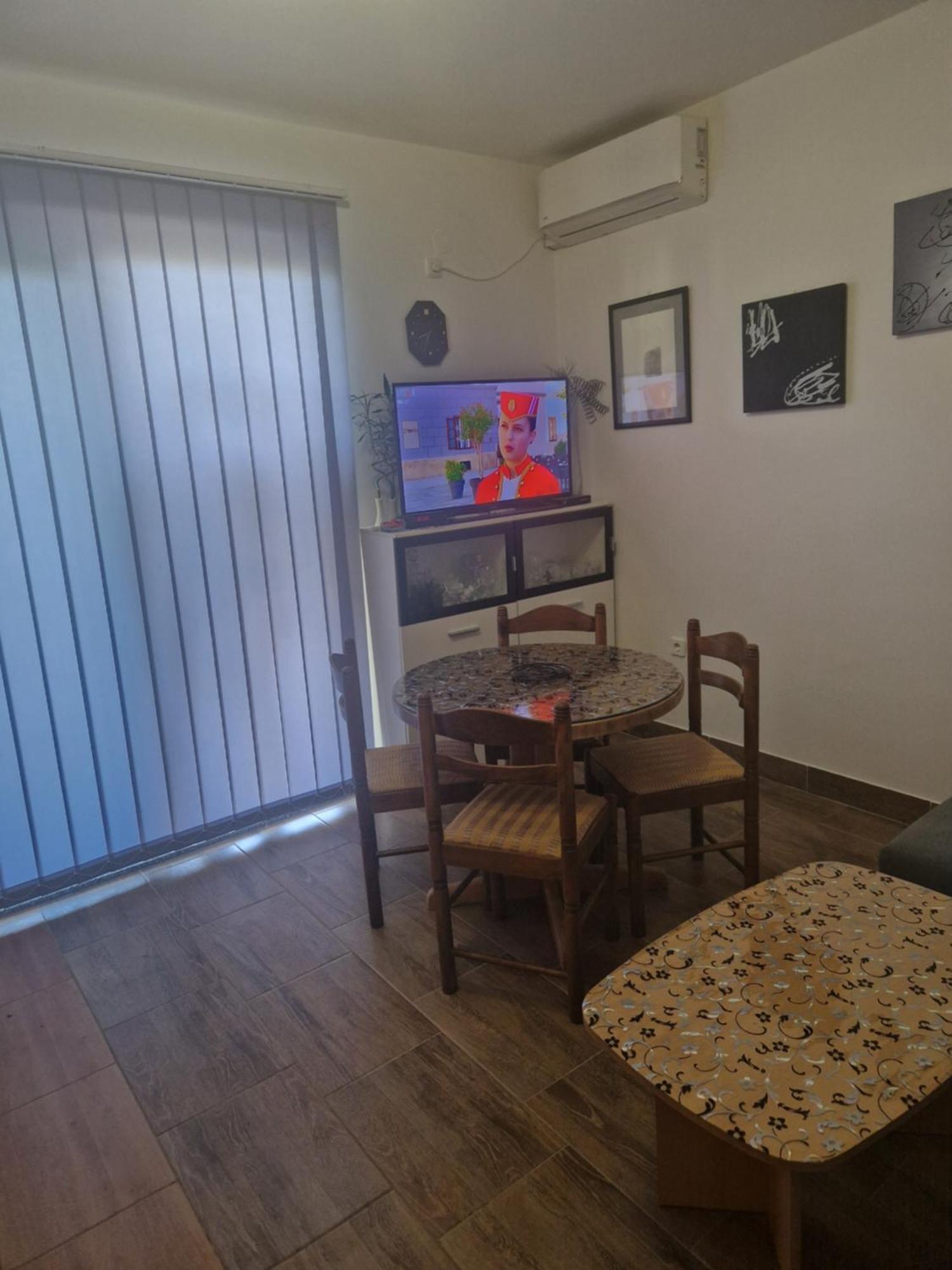 Vera Apartment Kampor Luaran gambar