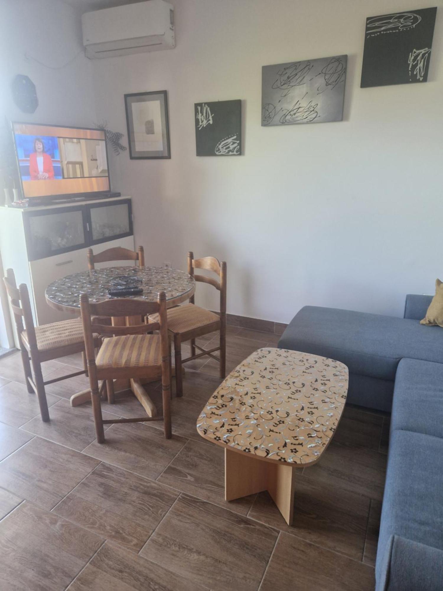 Vera Apartment Kampor Luaran gambar