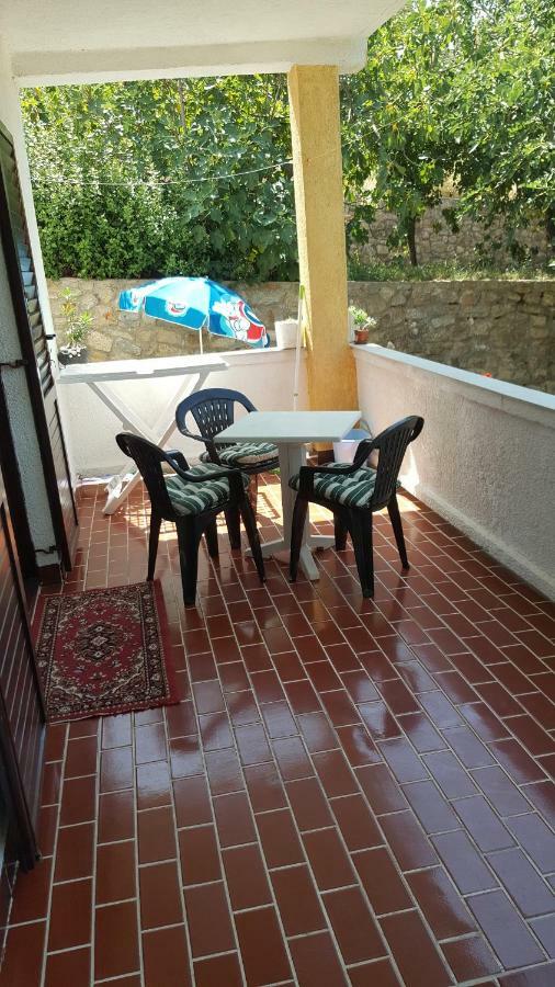 Vera Apartment Kampor Luaran gambar