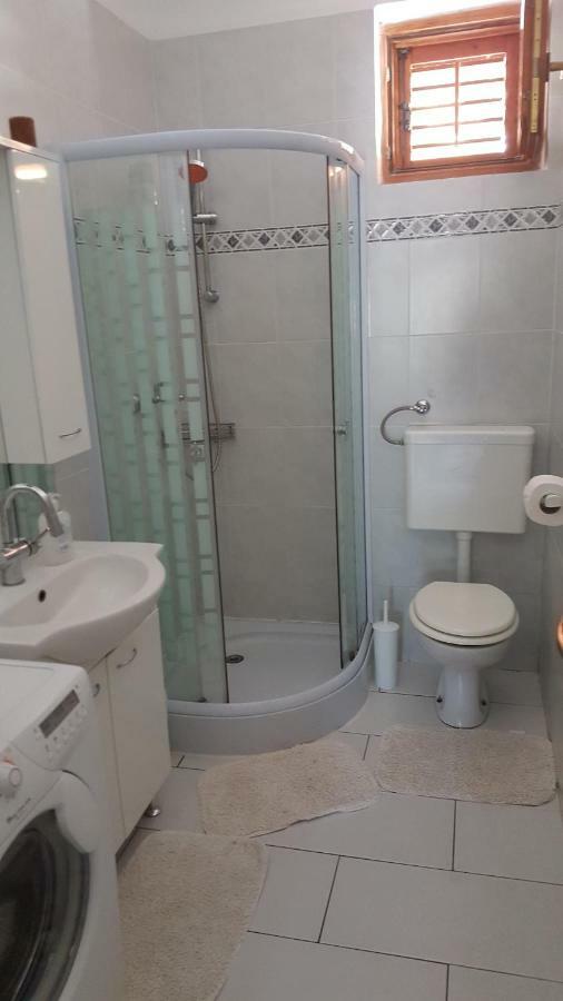 Vera Apartment Kampor Luaran gambar
