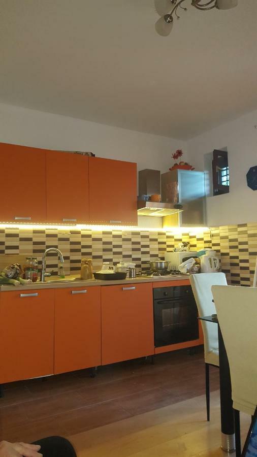 Vera Apartment Kampor Luaran gambar