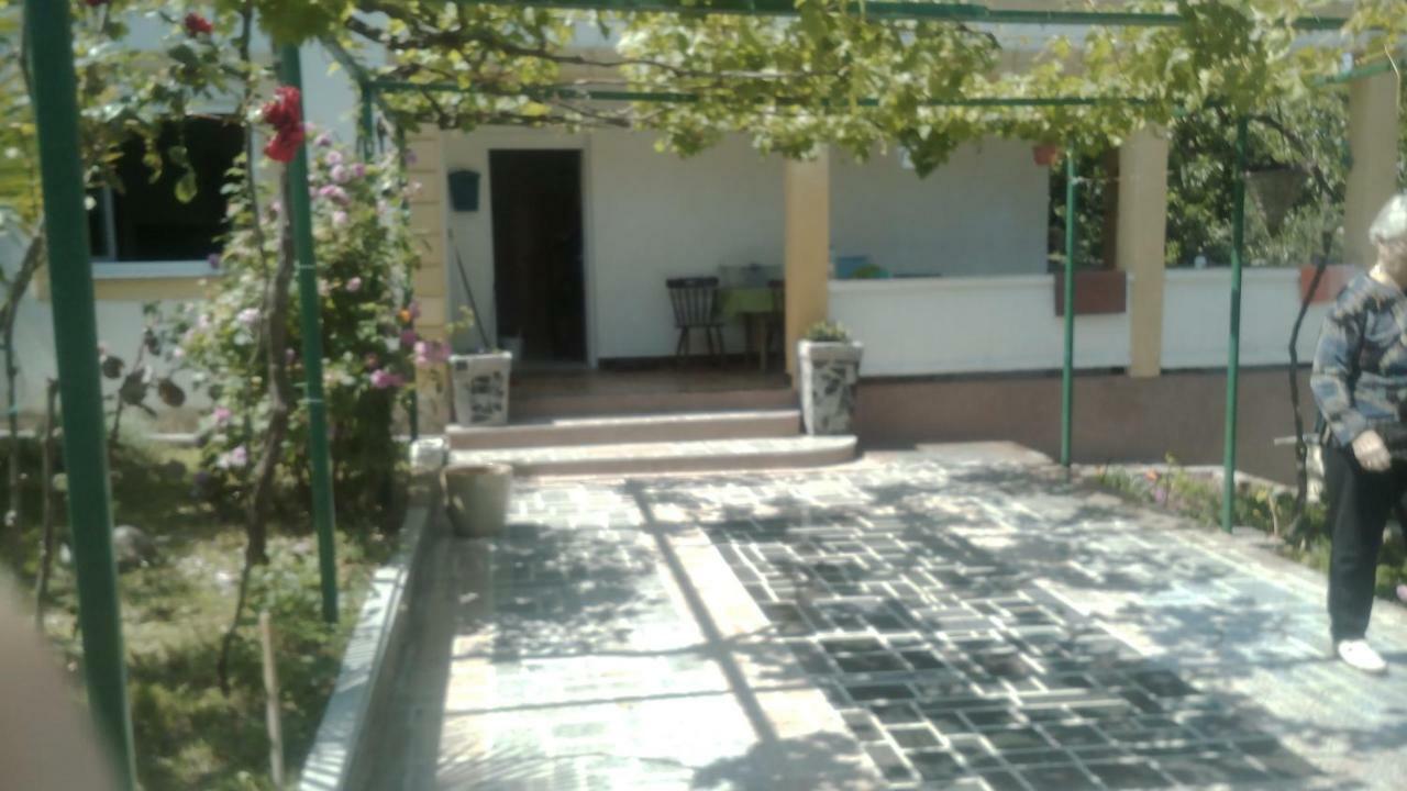 Vera Apartment Kampor Luaran gambar